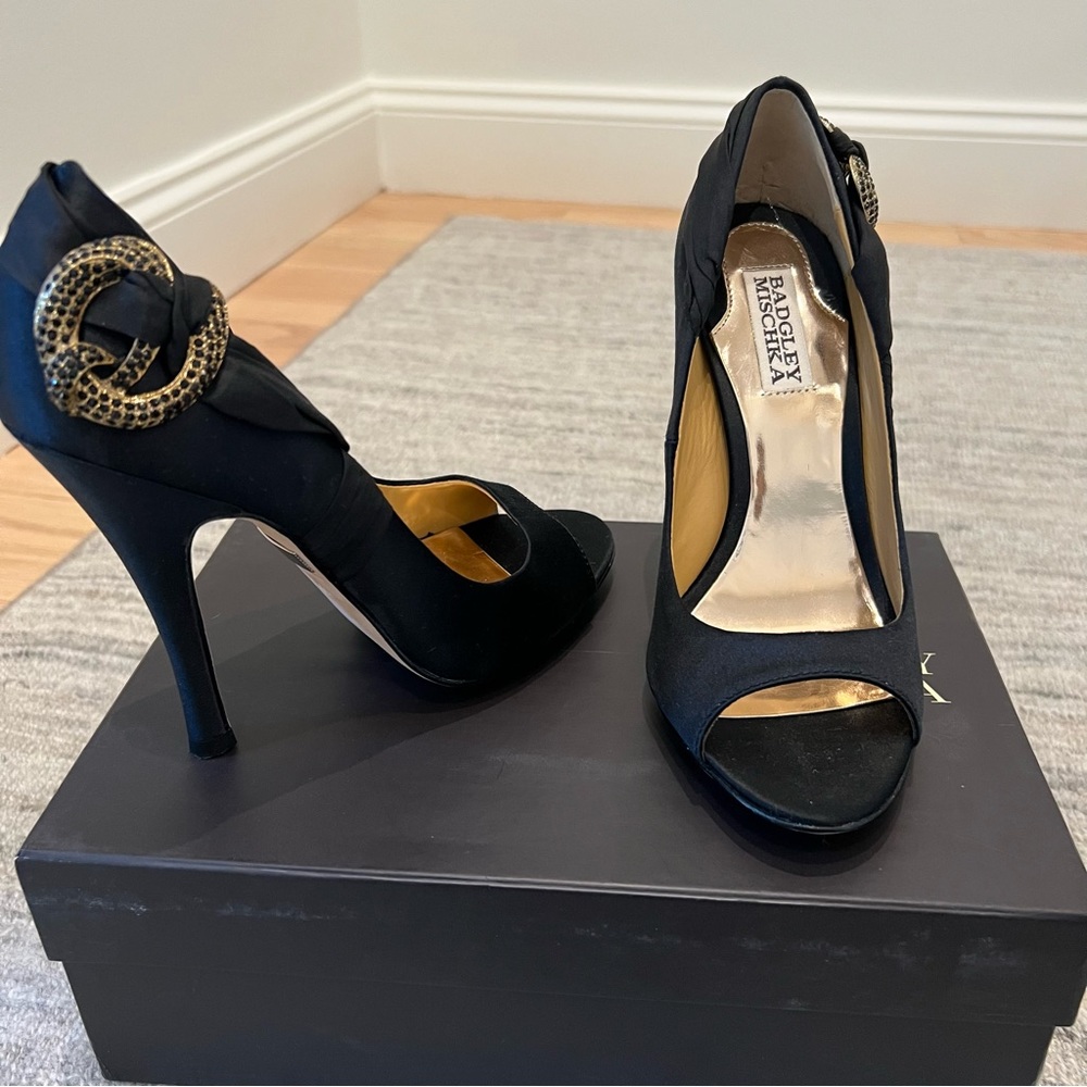 Badgley Mischka Eavan Open-Toe Pumps (Black/Gold)